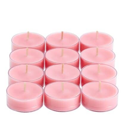 Hülle dein Zuhause in den Duft von rosa Mohnblumen, roter Pflaume und Schwarzer Johannisbeere mit diesen 12 Teelichtern in feinster Qualität.